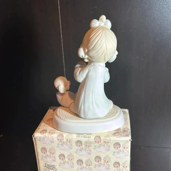Precious Moments Christmas Joy from Head To Toe Porcelain. - Picture 3 of 8
